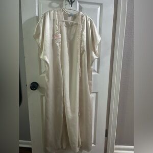 Vintage Women’s Medium Satin Robe